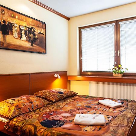 Hotel Acko 루좀베로크 외부 사진
