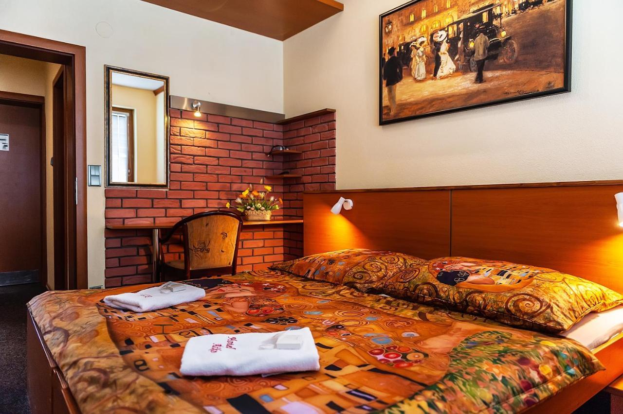 Hotel Acko 루좀베로크 외부 사진