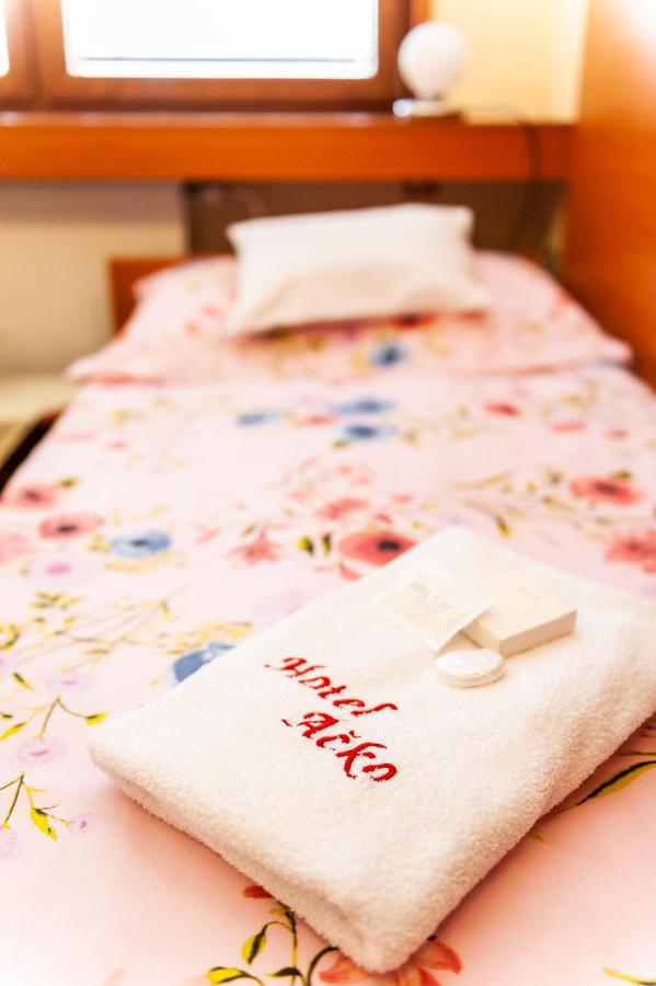 Hotel Acko 루좀베로크 외부 사진