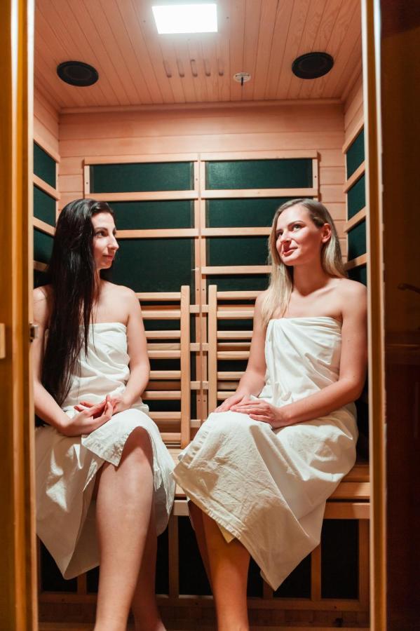 Hotel Acko 루좀베로크 외부 사진