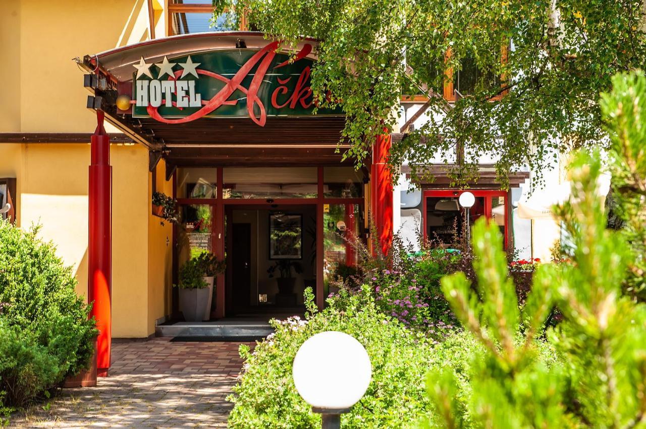 Hotel Acko 루좀베로크 외부 사진