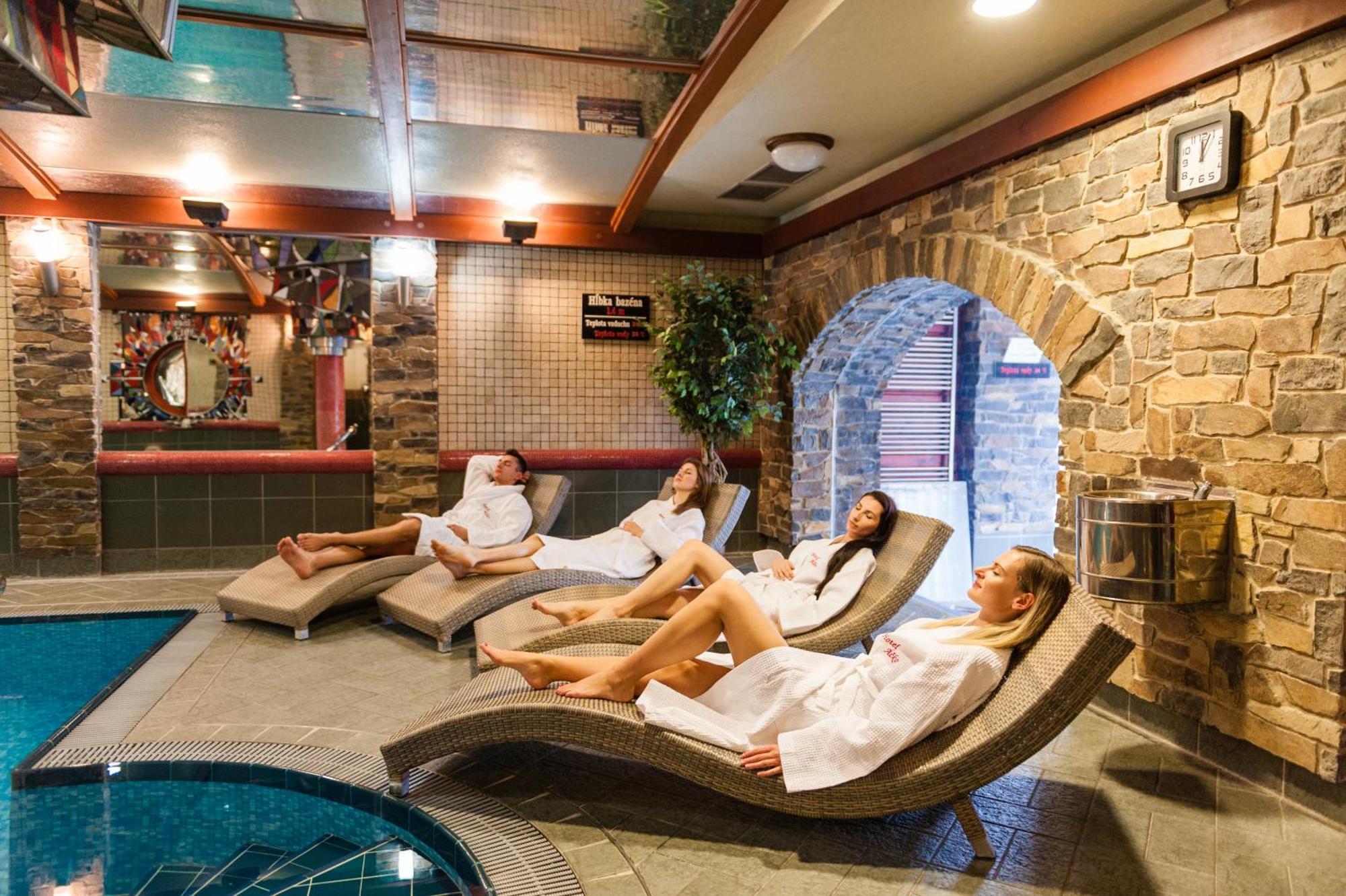 Hotel Acko 루좀베로크 외부 사진